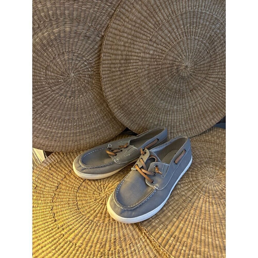 The Children’s Place boys size 4 shoes